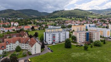 Sanierte, voll vermietete Wohnanlage inkl. zusätzl Baugrundstück (ca. 3.200 m²) zum Faktor 14, 99891 Bad Tabarz, Renditeobjekt