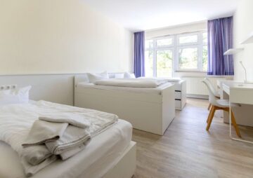 Vielseitig nutzbares Gästehaus mit 74 Betten und zusätzlichem Baugrundstück, 99310 Arnstadt, Haus