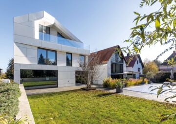 Zwei Luxusvillen in Erfurt-Süd mit großzügigem Grundstück und Pool – eine einmalige Chance, 99094 Erfurt, Einfamilienhaus