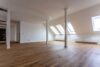 ***Reserviert*** Neu sanierte Dachgeschosswohnung mit Stellplatz in Erfurt-Süd - Wohnzimmer